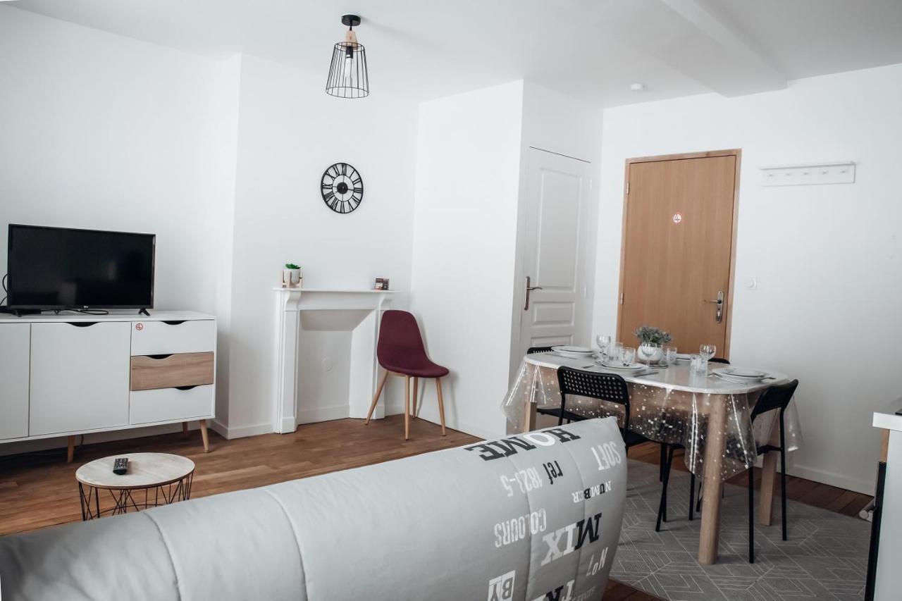 Appartement Spacieux neuf et lumineux hyper centre à Ernée Extérieur photo